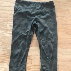 Lululemon Camo Fatigue Inspire Crop 6